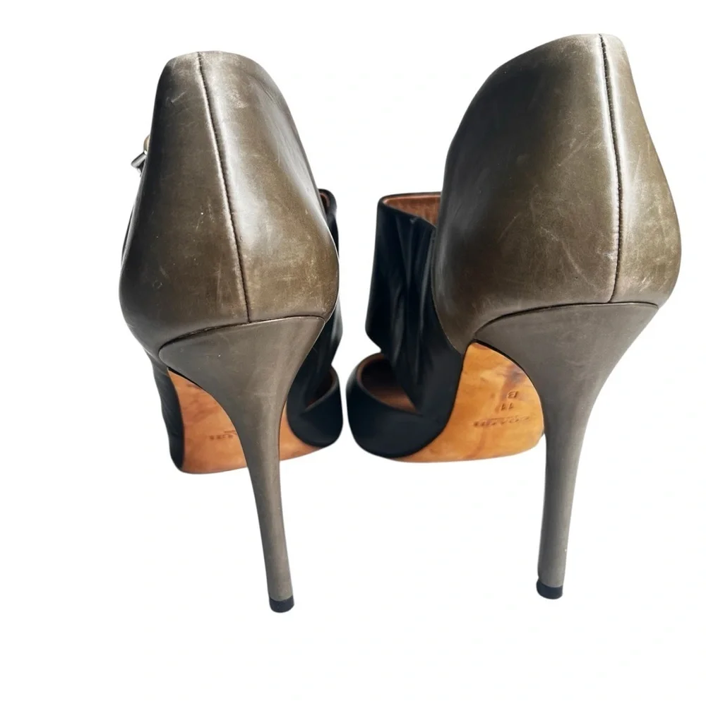 Coach Heart Pointy Toe Pump Black Olive Green Leather  Size 11